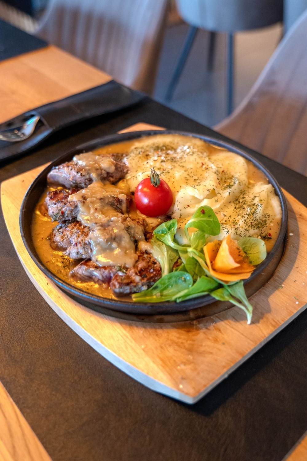 Grilled meat in creamy sauce with potatoes